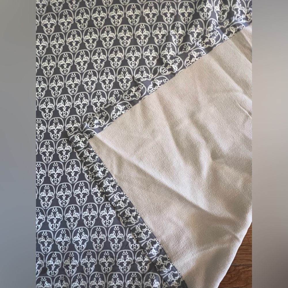 Another Rare Thomas Wylde find! Grey and white henna skull silk twill textile